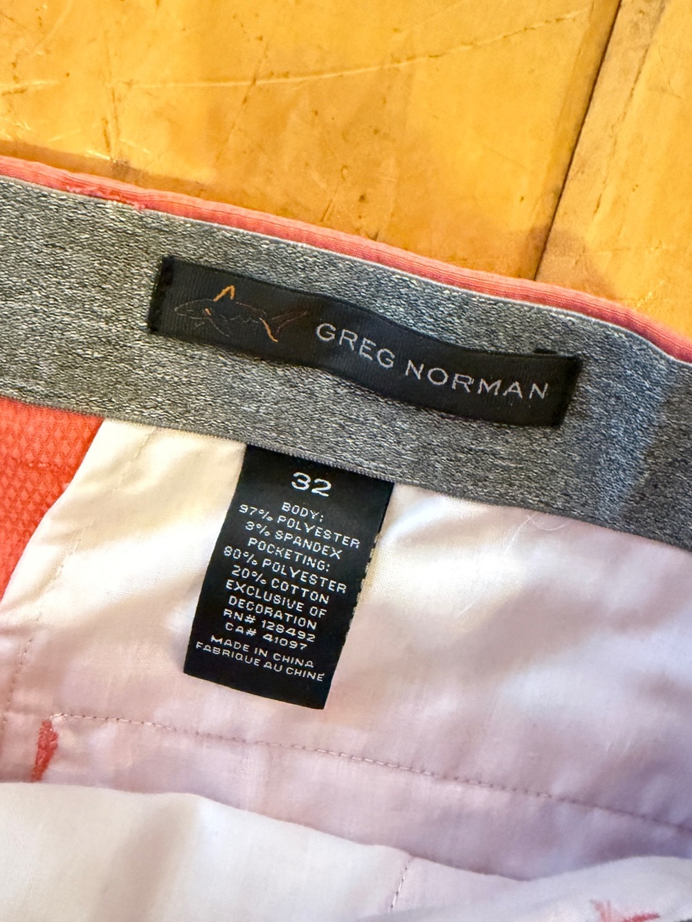 Greg Norman Men’s Performance Golf Shorts Size 32 Coral Stretch Zip Pocket - Picture 3 of 4